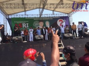 Ribuan Massa Memadati Lapangan Surodinawan. Minggu (13/5/2018)