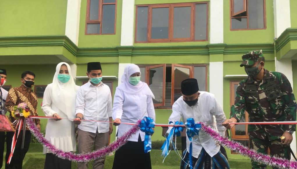 Gubernur Jatim, Kofifah meresmikan gedung Institut Pesantren KH. Abdul Chalim Mojokerto