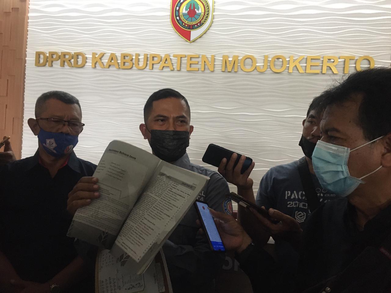 Anggota DPRD Mojokerto Dilaporkan Jual Buku LKS