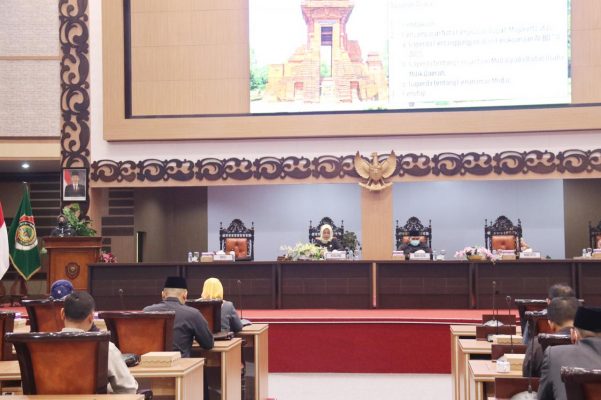 Dewan Dengarkan Penyampaian Bupati Mojokerto Dalam Nota Penjelasan Raperda