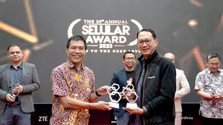 Gerakan Smartfren 100% untuk Indonesia Raih Penghargaan Selular Awards 2023<br />
<b>Deprecated</b>:  strip_tags(): Passing null to parameter #1 ($string) of type string is deprecated in <b>/home/transver/public_html/wp-content/themes/Newsmag/loop-archive.php</b> on line <b>49</b><br />

